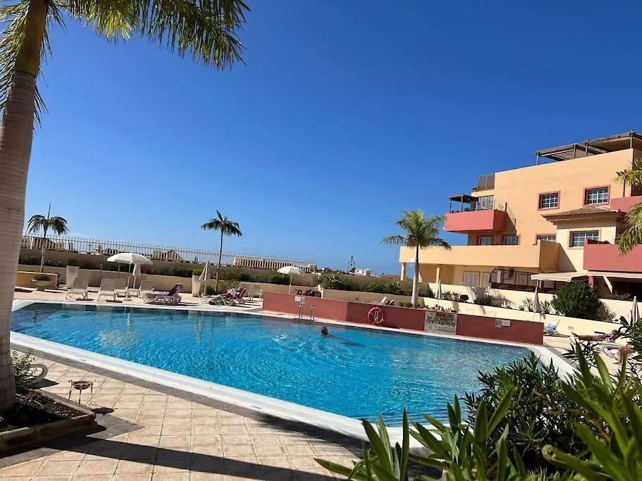 אדחה 33 Pleasures Del Duque Apartment