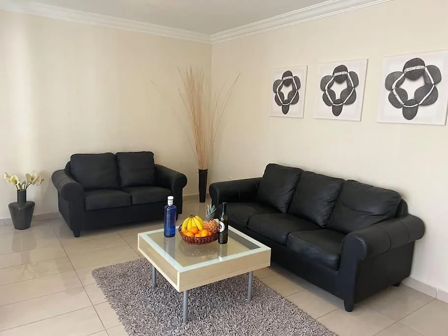 אדחה 33 Pleasures Del Duque Apartment 0*,  ספרד
