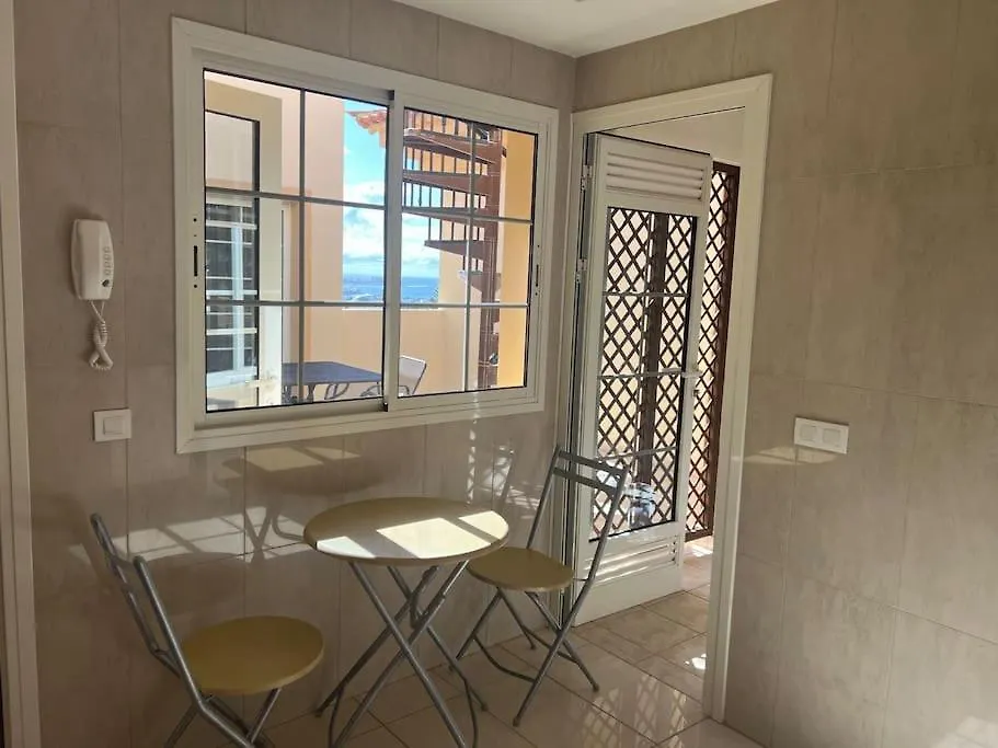 אדחה 33 Pleasures Del Duque Apartment ספרד